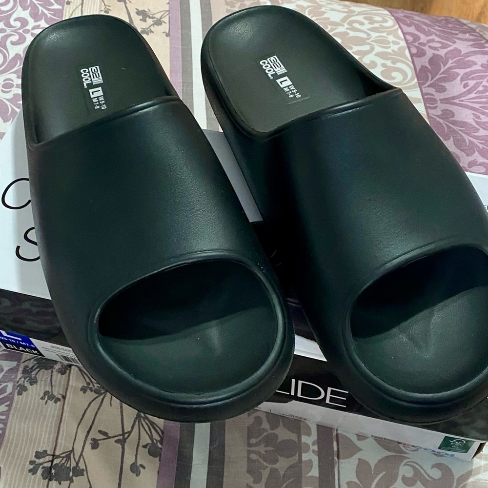 32 Degrees Cool Unisex Black Slide Sandals